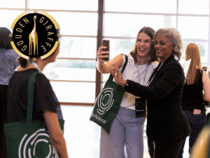 Congresdeelnemers met Gouden Giraffe logo